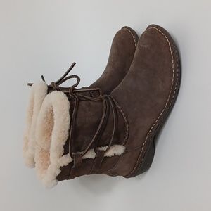 UGG Brown Suede Leather Sheepskin Boots Women’s 9